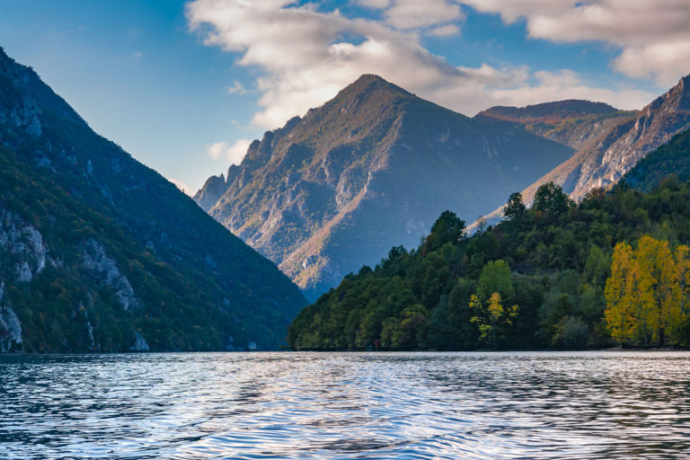 Read more about the article Jezero Peručac skriveni dragulj Srebrenice