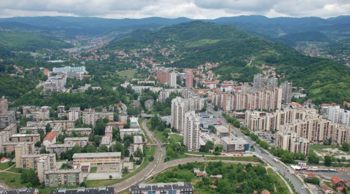 You are currently viewing Doček Nove godine u Tuzli: Zabava i veselje uz “Crvenu jabuku”